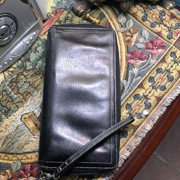 Large unisex, travel, fossil wallet - Picture 3 of 7